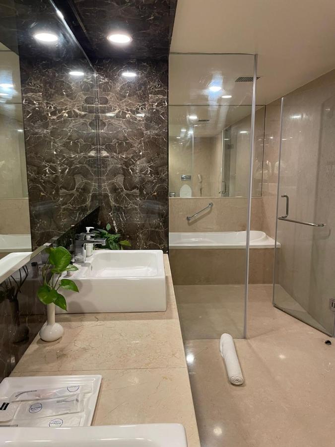 Paradigm Sarovar Portico Kākināda Exterior foto