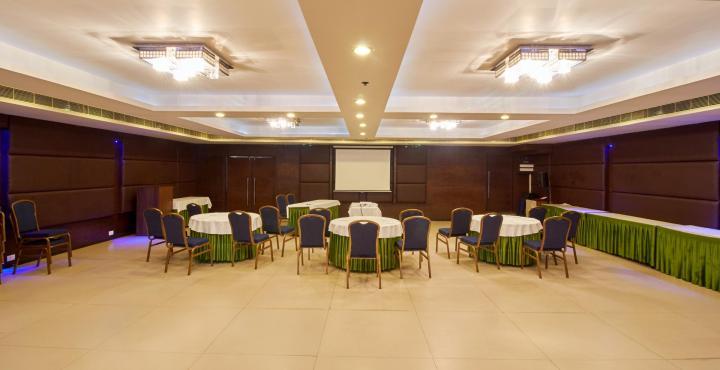 Paradigm Sarovar Portico Kākināda Exterior foto